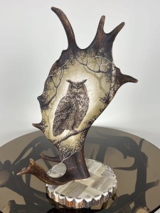 Grawerowana łopata poroże daniela z sową