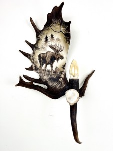 Kinkiet z poroża łopat daniela -  grawerunek rzeźba łoś